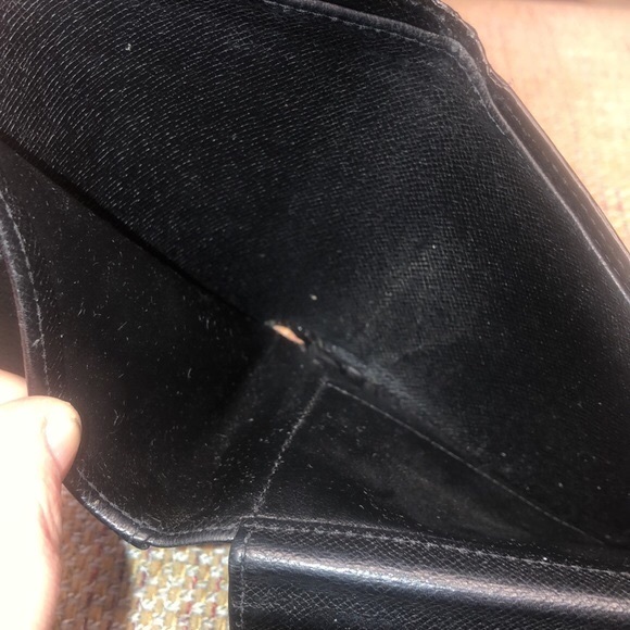 LOUIS VUITTON LV Black Epi Leather BiFold Wallet - Picture 6 of 17